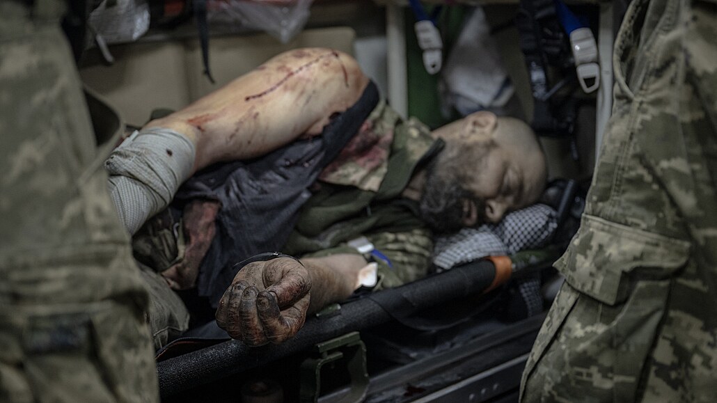 Zranný ukrajinský voják na avdijivské front (31. prosince 2023)