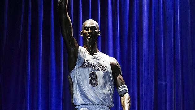 Prvn ze t soch Kobeho Bryanta, kter bude stt ped arenou LA Lakers.