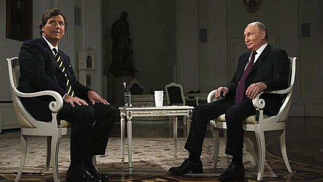 Rozhovor americkho modertora Tuckera Carlsona s ruskm prezidentem Vladimirem Putinem v Moskv (8. nora 2024)