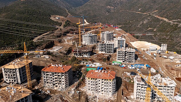 V tureck provincii Hatay po niivm zemtesen postavili novou rezidenn...