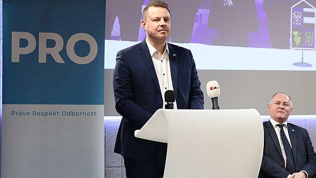 Pedseda PRO Jindich Rajchl a nov pedseda jihomoravsk organizace jeho strany Michal Haek na tiskov konferenci PRO 1. nora 2024