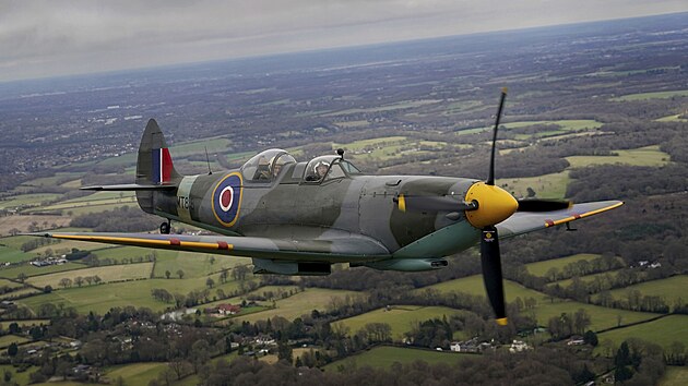 Britsk bval pilot Jack Hemmings se ve svch 102 letech poprv v ivot vznesl do vzduchu v letounu Spitfire. (5. nora 2024)