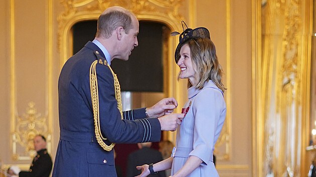 Princ William a Ellen Converyov znm jako Ellen Whiteov pi pedvn vyznamenn (Windsor, 7. nora 2024)