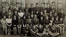 kolní fotografie z brnnského gymnázia v roce 1940 nebo 1941, Karel Ellinger...