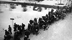 Odchod deportovaných id na uherskobrodské vlakové nádraí. Dne 27. ledna 1943...