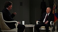 Ruský diktátor Vladimir Putin bhem rozhovoru s americkým moderátorem Tuckerem...
