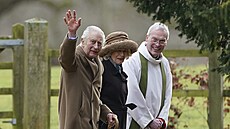 Král Karel III. a královna Camilla cestou na nedlní bohoslubu (Sandringham,...
