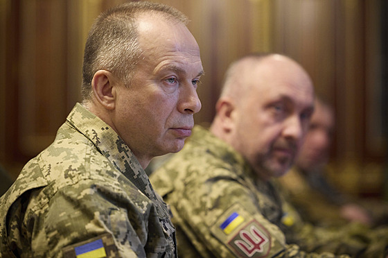 Velitel ukrajinských ozbrojených sil Oleksandr Syrskyj bhem setkání s novým...
