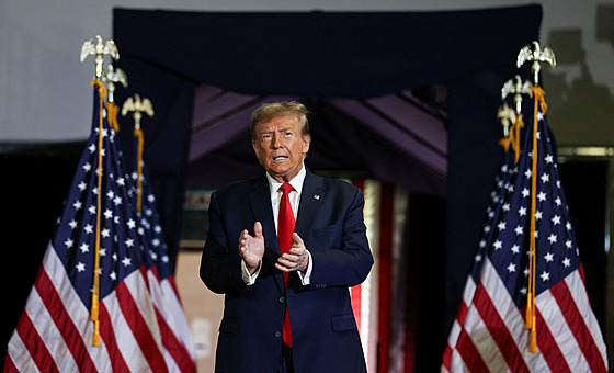 Donald Trump bhem kampan v Jiní Karolín (10. února 2024)