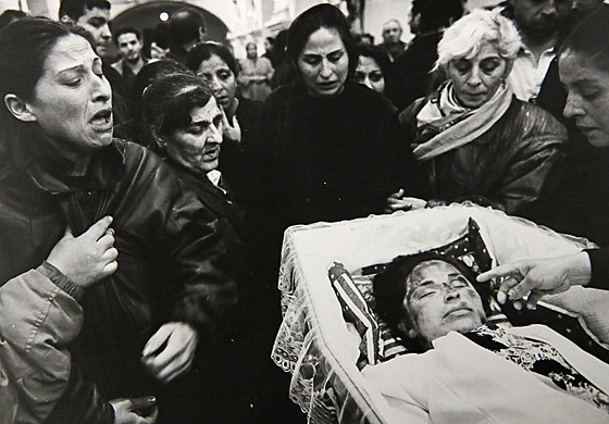 Poheb utopené Heleny Biháriové v kostele svatého Ducha v Opav 21. února 1998.