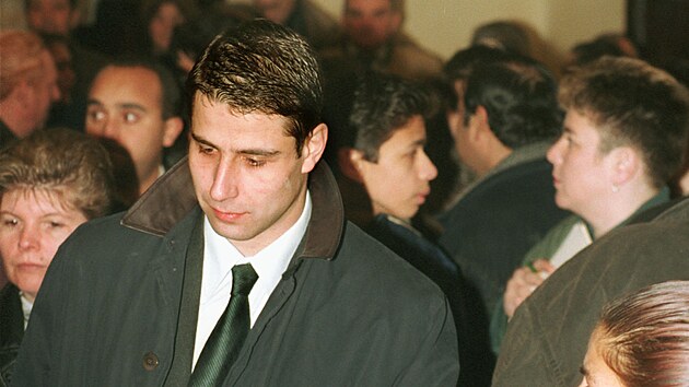 Ministr Vladimr Mlyn na pohbu Romky Heleny Bihriov (15. nora 1998)