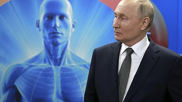 Rusk prezident Vladimir Putin pi nvtv Centra diagnostiky a telemedicny v Moskv (14. nora 2024)