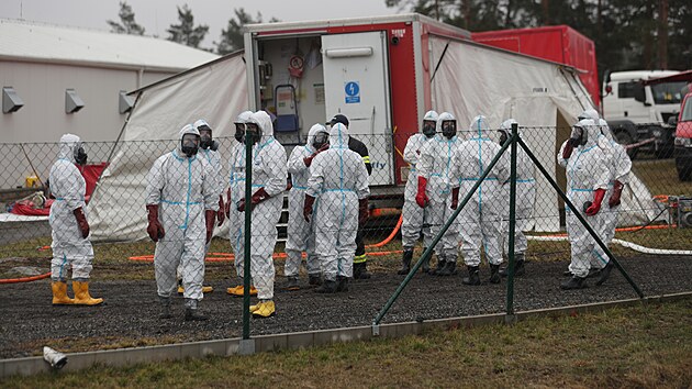 V areálu společnosti Líheň Studenec ve Vanči na Třebíčsku začalo utrácení slepic nakažených ptačí chřipkou. (15. února 2024)