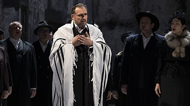 Ivo Stnev (Zachari) ve Verdiho opee Nabucco ve Sttn opee