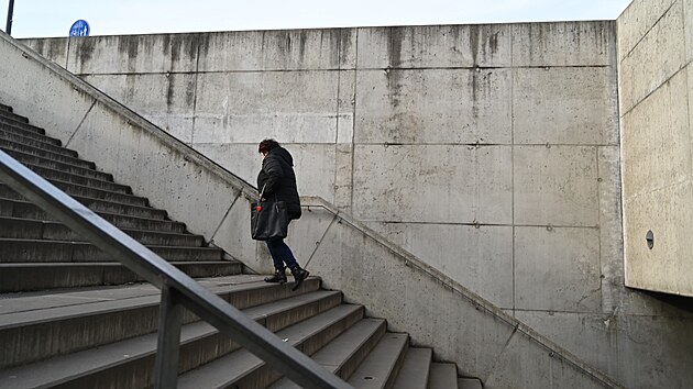 Ve zlínském podchodu na náměstí Práce nefunguje eskalátor ani výtah. (únor 2024)
