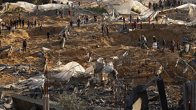 Podle palestinskch ad si izraelsk dery v Rafhu vydaly ivoty asi stovky lid. V rznch stech Rafhu bylo dajn zasaeno celkem 14 dom a ti meity.(12. nora 2024)
