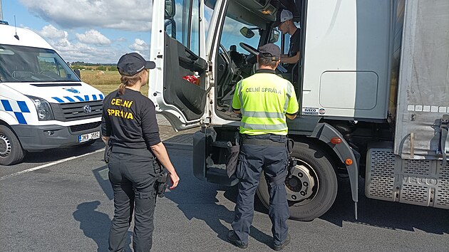 Celníci se při kontrolách zaměřují rovněž na odhalování nelegální přeshraniční přepravy zboží.