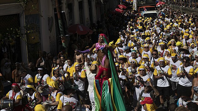 Raquel Potov na karnevalu v Riu de Janeiru v kostmu a na chdch (10. nora 2024)