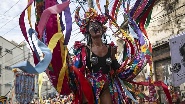 Raquel Potov na karnevalu v Riu de Janeiru v kostmu a na chdch (3. nora 2024)