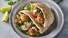 Falafel s omáčkou tahini Falafel s omáčkou tahini
