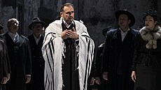Ivo Stánev (Zachariá) ve Verdiho opee Nabucco ve Státní opee