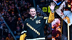Legendární hokejový útoník Mario Lemieux pichází v Pittsburghu na slavnostní...