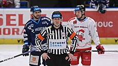 Petr Fridrich (vlevo) z Vítkovic, a Jakub Navrátil z Olomouce v pozadí, ped...