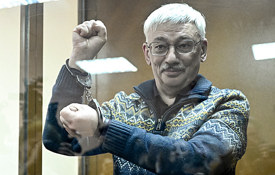 Ruský obránce lidských práv Oleg Orlov u moskevského soudu (27. února 2024)
