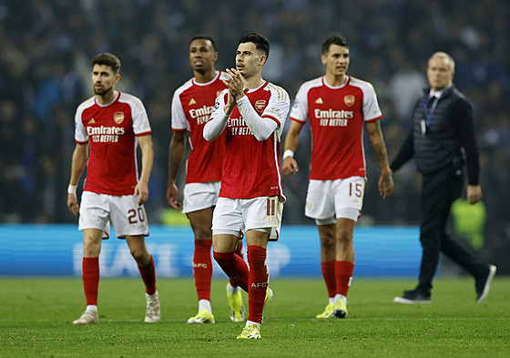 Fotbalisté Arsenalu po poráce v úvodním osmifinále Ligy mistr s Portem.