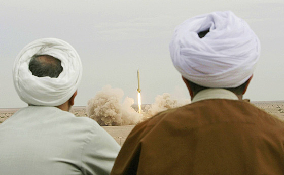 Írán vbec poprvé otestoval obávané balistické stely aháb-3.
