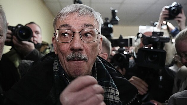 Ochrnce lidskch prv Olega Orlova odsoudili v Rusku na 2,5 roku do vzen za kritiku vlky proti Ukrajin. (27. nora 2024)