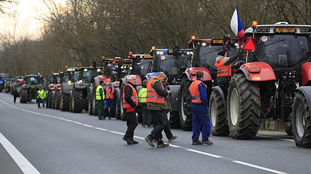 Protestujc zemdlci zastavili provoz na hraninm pechodu na Slovensko v Hodonn. (22. nora 2024)