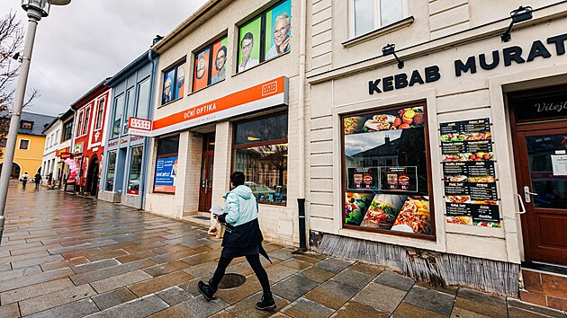 Nevhodné reklamy na náměstí Svobody v Mohelnici.