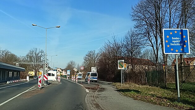 Snížení rychlosti platí v obou směrech.