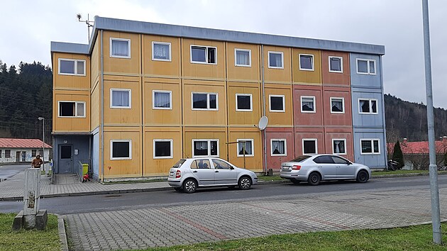 Kontejnerov dm v lokalit Poschla ve Vsetn, kde bydl tak romsk rodiny. (nor 2024)