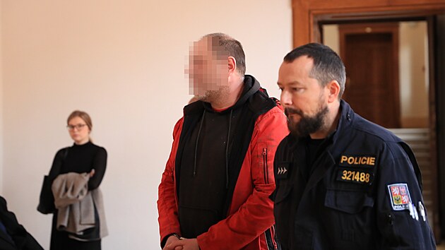 Obžalovaný Martin B. stanul u soudu kvůli znásilnění dětí, kterým nebylo ani patnáct let. (20. února 2024)