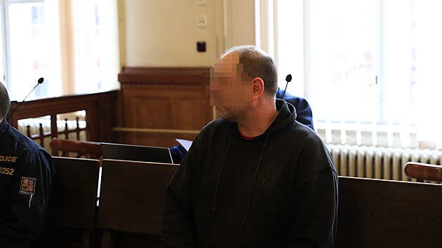 Obžalovaný Martin B. stanul u soudu kvůli znásilnění dětí, kterým nebylo ani patnáct let. (20. února 2024)