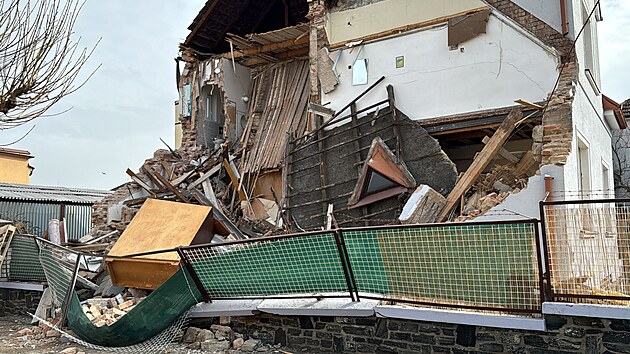 V Kolíně se zřítila část domu (21. února 2024)