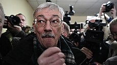 Ochránce lidských práv Olega Orlova odsoudili v Rusku na 2,5 roku do vzení za...
