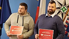 Jaroslav Hetmánek (vpravo) a Josef Faltýnek (vlevo) zachránili loni v listopadu...