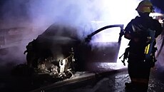 Loni v listopadu hasii zasahovali u poáru osobního automobilu na D35 nedaleko...