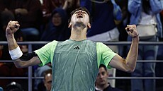 Jakub Meník se raduje z výhry nad Andym Murraym na turnaji v Dauhá.