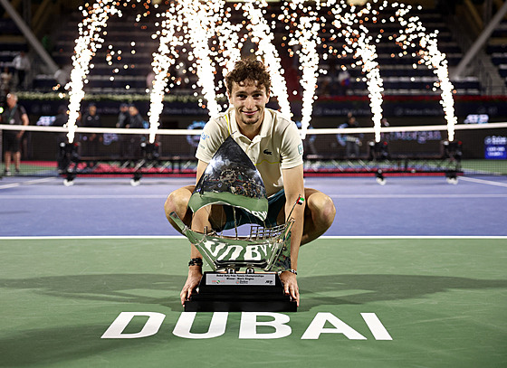Francouzský tenista Ugo Humbert, vítz turnaje v Dubaji