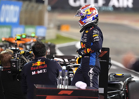 Max Verstappen z Red Bullu po vítzné kvalifikace na Vlkou cenu Bahrajnu F1.