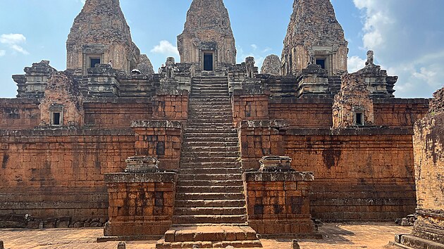 eln pohled na Angkor Vat, chrm, kter je nejvtm a zrove...