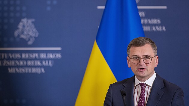 Ukrajinsk ministr zahrani Dmytro Kuleba hovo bhem tiskov konference ve Vilniusu. (8. bezna 2024)