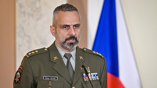 „Drony na Ukrajině už jsou ve fázi testování. Ukázalo se, že české drony jsou velmi dobré. Těch 10 tisíc strojů nebude stejných. Budeme je vylepšovat podle potřeb vojáků,“ uvedl Otakar Foltýn z Vojenské kanceláře prezidenta republiky. (8. března 2024)