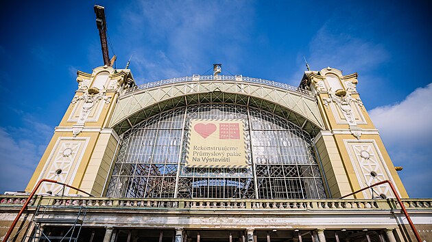 Dělníci pracují na dostavbě a opravě Průmyslového paláce na Výstavišti v pražském Bubenči. (6. března 2024)
