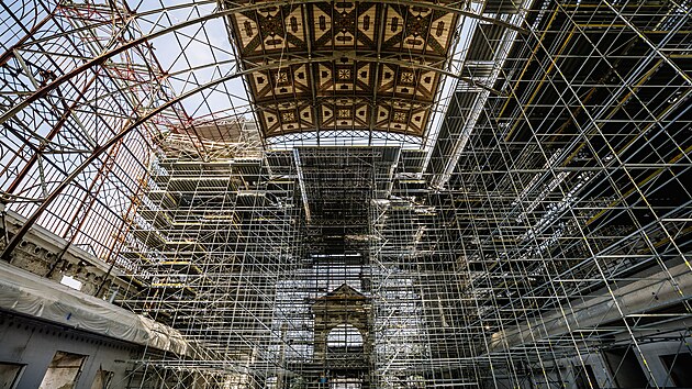 Dělníci pracují na dostavbě a opravě Průmyslového paláce na Výstavišti v pražském Bubenči. (6. března 2024)