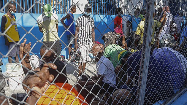 Ozbrojen gangy vnikly do vznice v haitskm hlavnm mst a osvobodily pevnou vtinu z piblin 4000 uvznnch mu. (3. bezna 2024)